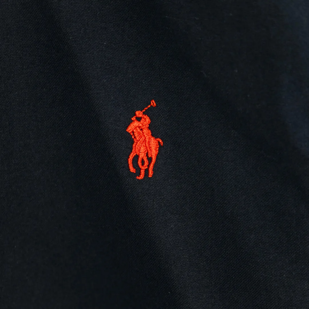 P270 zp version [Exclusive supply] Ralph Lauren/Ralph Lauren's classic evergreen single product 100 cotton Oxford spun old money style casual long-sleeved shirt. 100% restored workmanship. The entire garment is embedded with seams and clean edges. The upper back seams are reorganized for a better fit. ✅ 100 cotton Oxford spun on the face. Pre-wash treatment. The texture is tight and soft. ✅ Custom dyed original pearlescent white bottom buttons. Size partitions. ✅ Special shaped chiffon foil is included in the collar door tube. It is not easy to deform and pull. ✅ RL classic version of the Oxford shirt. The thick and crisp feeling brought by the Oxford cloth. It can be worn alone or as an outer layer. It can be worn in all seasons. It is a must-have item for the wardrobe. Get it with your eyes closed. Color: black, white, pink, blue, carbon gray, khaki, navy blue and red label, dark blue and white label (8 colors) Size: S M L XL Number: WW10968